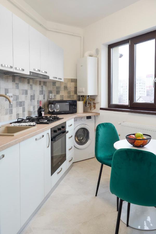 Unique Hotel Apartments Iasi Bagian luar foto