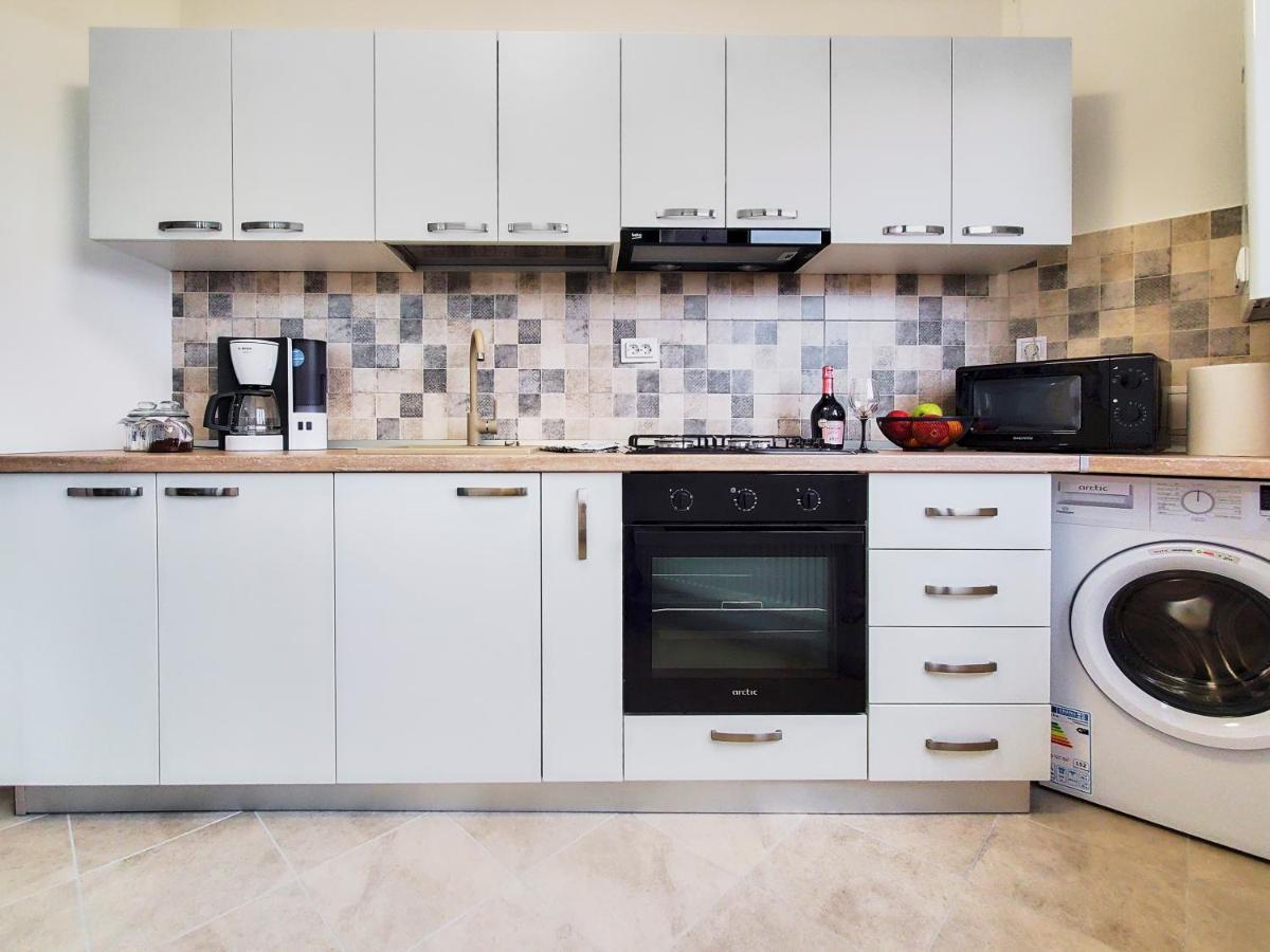 Unique Hotel Apartments Iasi Bagian luar foto