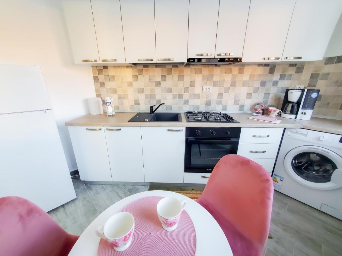 Unique Hotel Apartments Iasi Bagian luar foto