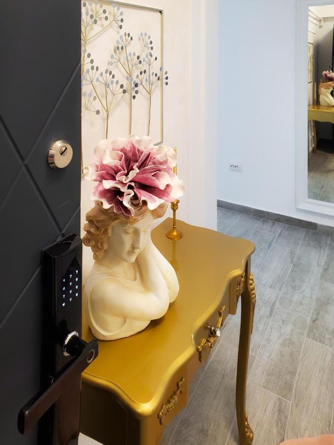 Unique Hotel Apartments Iasi Bagian luar foto