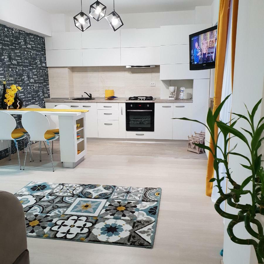 Unique Hotel Apartments Iasi Bagian luar foto