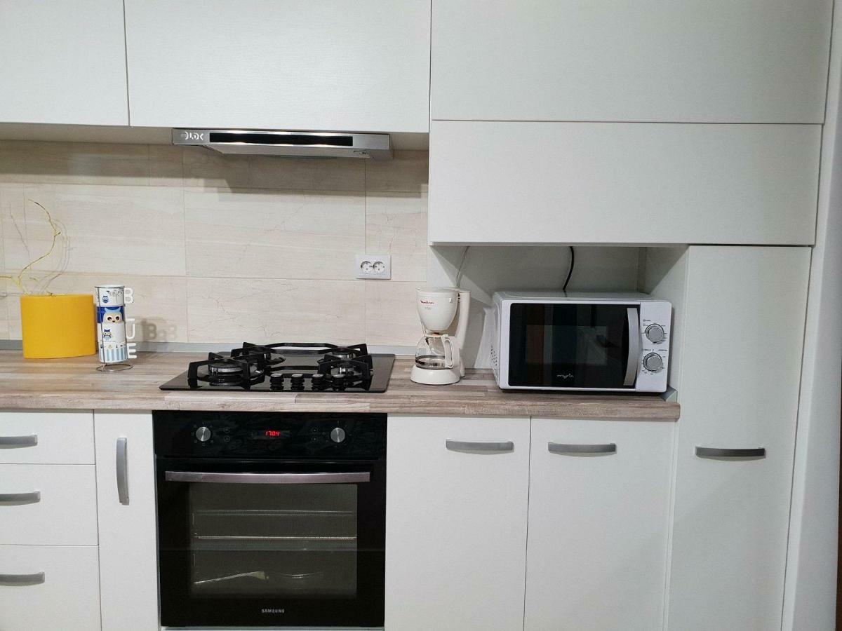 Unique Hotel Apartments Iasi Bagian luar foto